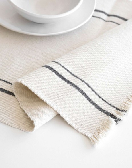 TABLE RUNNER COUNTRY CHARCOAL W/STRIPES 2.5M