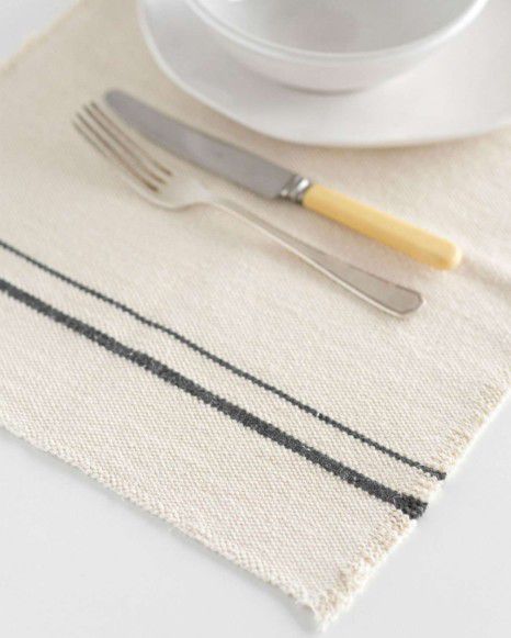 PLACEMAT COUNTRY W/CHARCOAL STRIPES