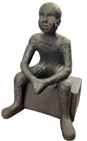SCULPTURE MAN SITTING 15X12X21