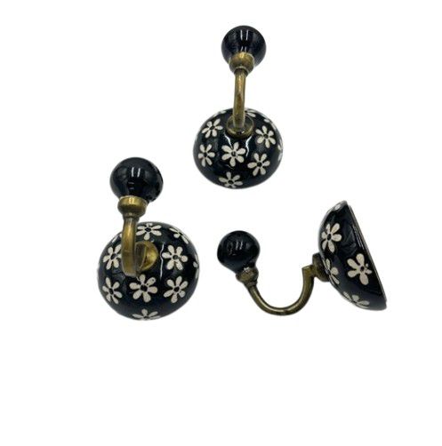 HOOK ROUND HANGER FLOWER WHITE 6CM