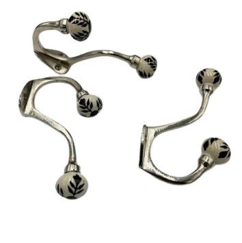HOOK GOLI WHITE WITH BLACK LEAF