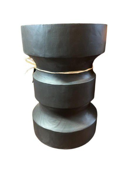 TABLE SIDE SUAR SCULPTED BLACK 35X45