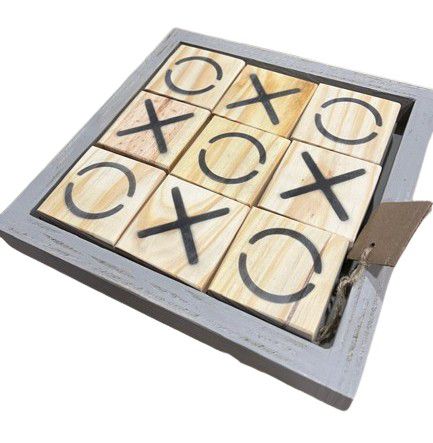 NOUGHTS & CROSSES GIFT BOX