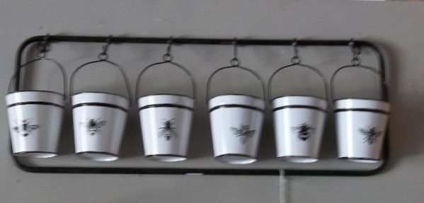 BUCKET HANGING BEE