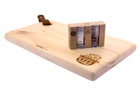 WOODEN BOARD ENGRAVED WITH SALT & PEPPER