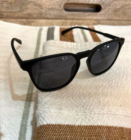 SUNGLASSES LEO BLACK MATT FRAME & GREY LENS