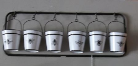 BUCKET HANGING BEE