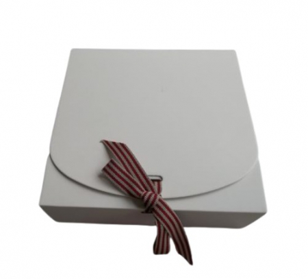 CARDBOARD GIFT BOX 16.5CM WHITE